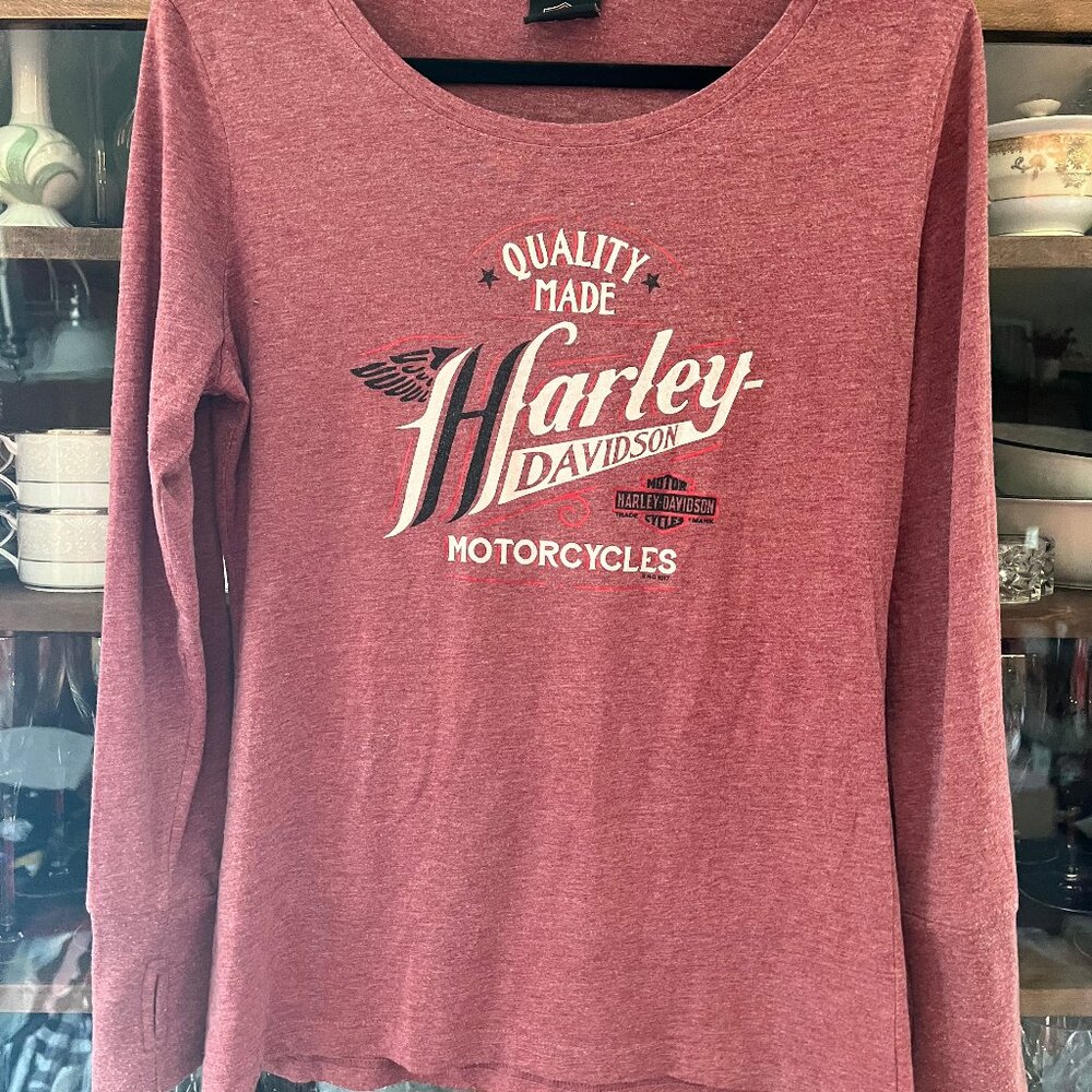 Womans Harley Davison Red T- Shirt Sweatshirt sz Medium with thumb holes